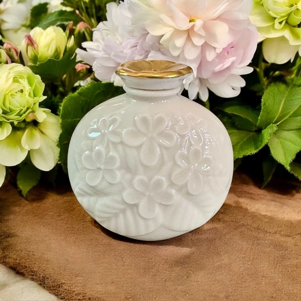 Lenox Vintage Essence Porcelain Bottle with Gold Stopper